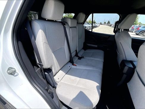 Used 2025 Toyota 4Runner SR5 AWD/4WD image 31