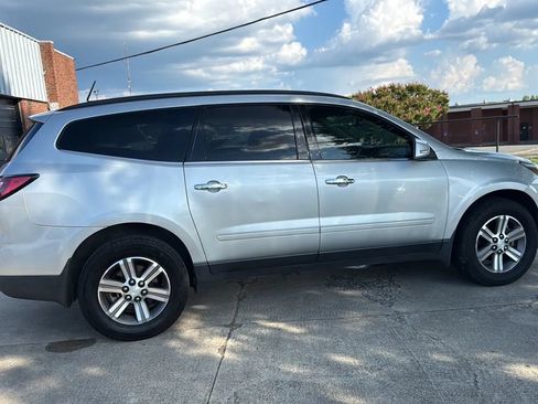 Used 2016 Chevrolet Traverse LT FWD image 6