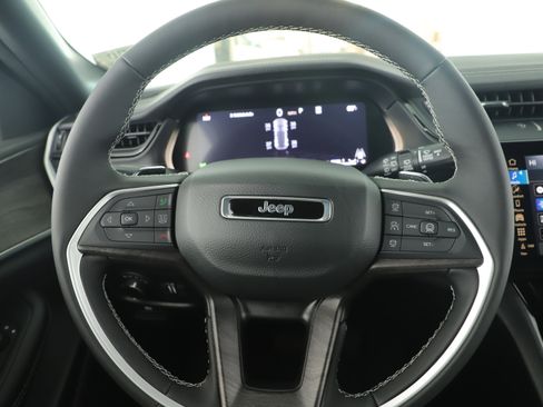 New 2026 Jeep Grand Cherokee Altitude image 16