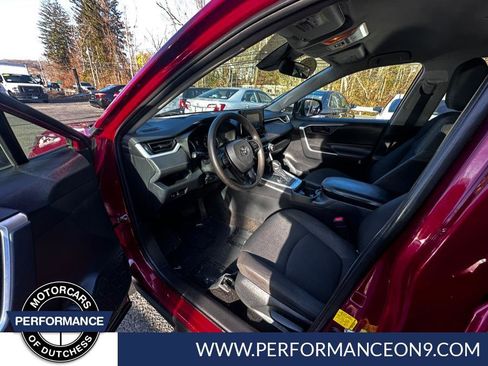 Used 2019 Toyota RAV4 LE w/ Carpet Mat Package image 12