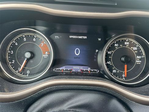 Used 2018 Jeep Cherokee Limited w/ Luxury Group AWD/4WD image 3