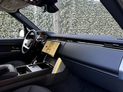 New 2025 Land Rover Range Rover SE image 24