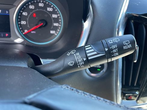 Used 2023 Chevrolet Traverse LT image 16