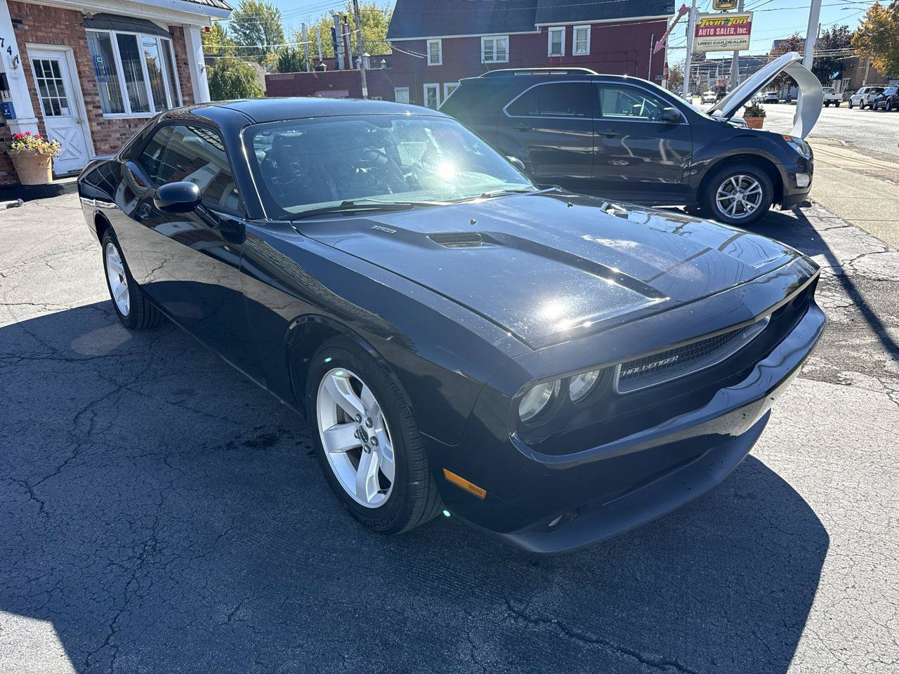 Used 2014 Dodge Challenger R/T RWD image 3