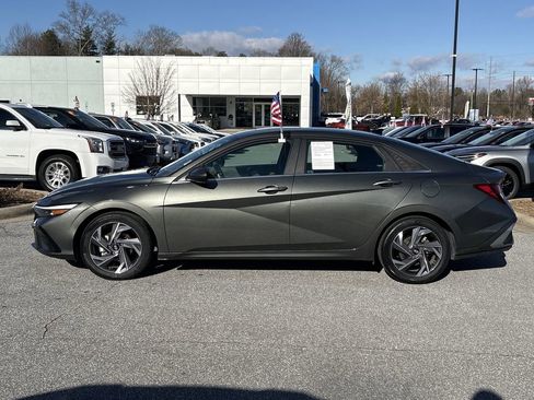 Used 2025 Hyundai Elantra SEL image 7