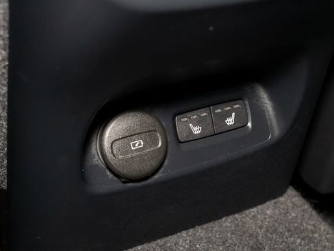 Used 2024 Volvo XC40 B5 Plus w/ Climate Package image 23