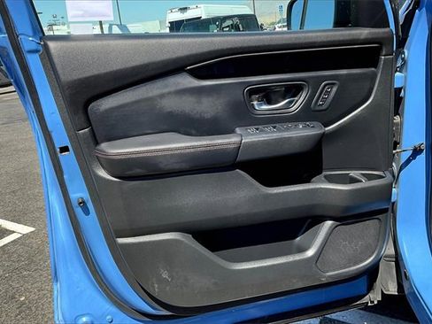 Used 2025 Honda Pilot TrailSport image 22