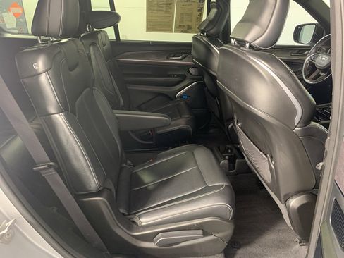 Used 2022 Jeep Grand Cherokee L Overland w/ Luxury Tech Group IV image 40