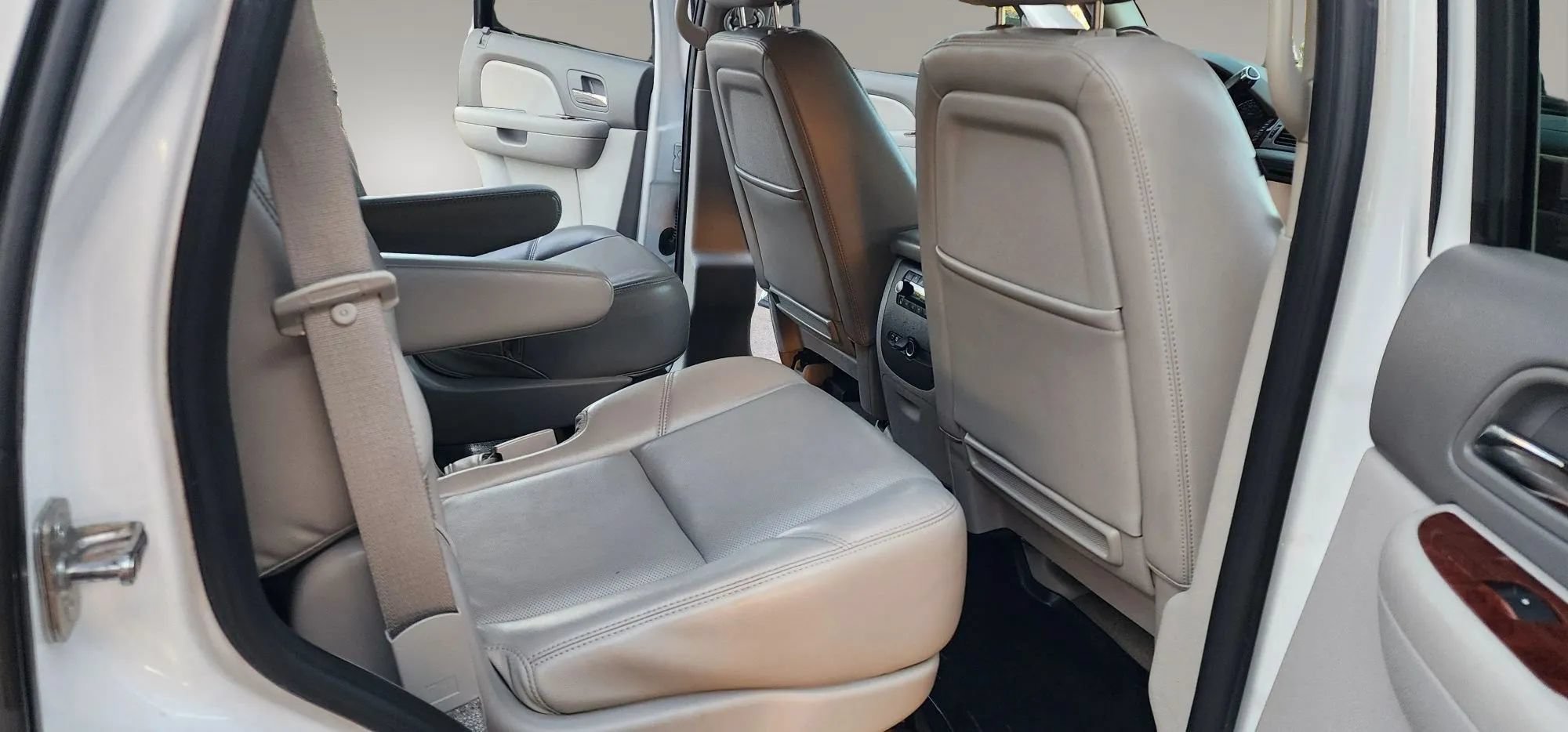 Used 2012 Chevrolet Tahoe LTZ AWD/4WD image 14