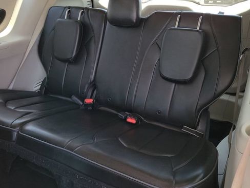 Used 2020 Chrysler Pacifica Limited w/ Advanced Safetytec Group FWD image 9