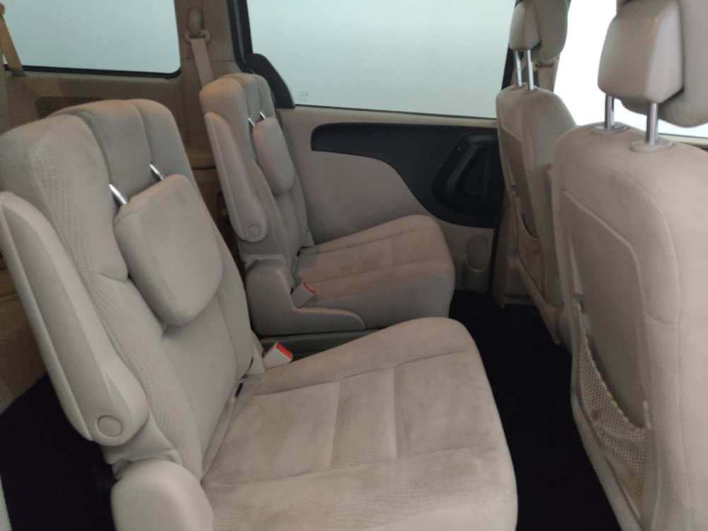 Used 2016 Dodge Grand Caravan SXT w/ UConnect Hands-Free Group FWD image 19