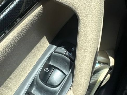 Used 2016 Nissan Rogue SL w/ SL Premium Package AWD/4WD image 16