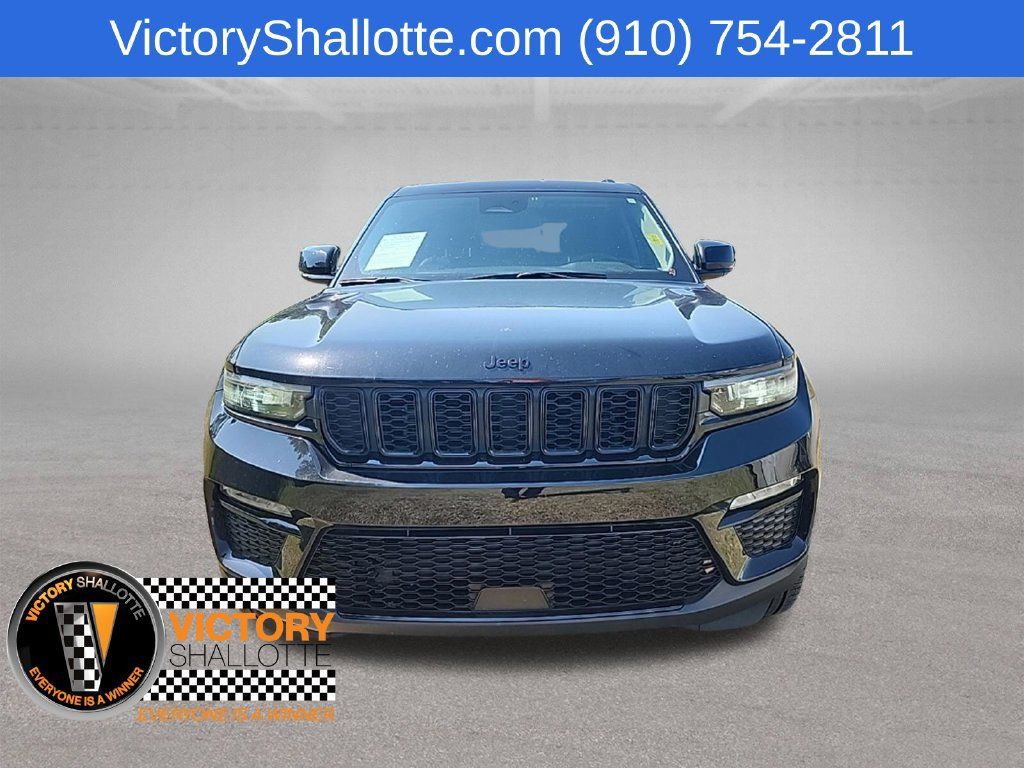 Used 2023 Jeep Grand Cherokee Limited w/ Black Appearance Package AWD/4WD image 3