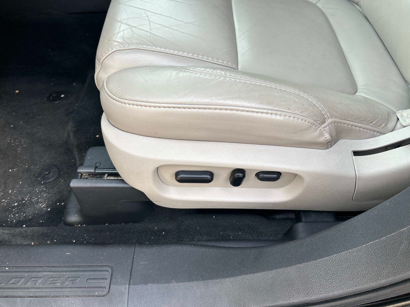 Used 2012 Ford Explorer XLT FWD image 19