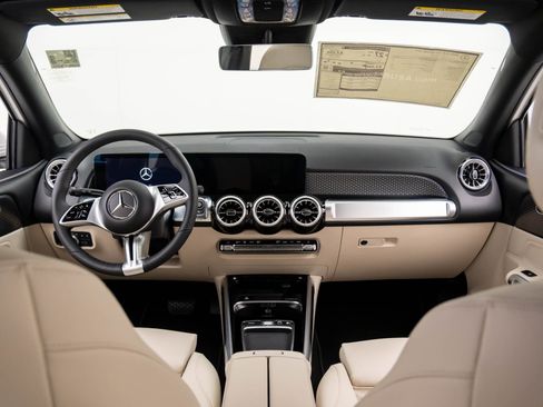 New 2025 Mercedes-Benz GLB 250 4MATIC image 10