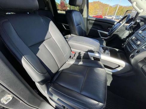 Used 2021 Nissan Titan SL w/ Moonroof Package image 31