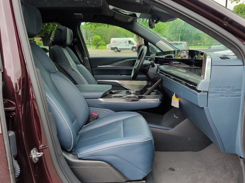 Used 2025 Cadillac Escalade IQ Luxury 2 w/ LPO, Premium Carpet Package AWD/4WD image 37