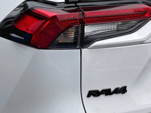 Used 2025 Toyota RAV4 XLE FWD image 27