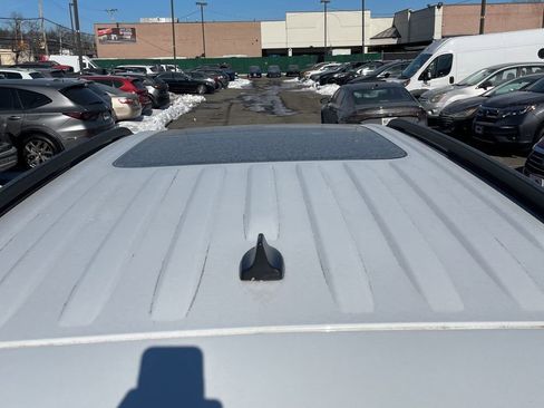 Used 2021 Ford Explorer XLT w/ Equipment Group 202A image 8