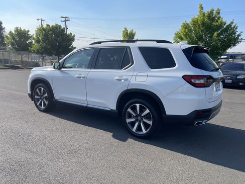 Used 2025 Honda Pilot Elite image 3