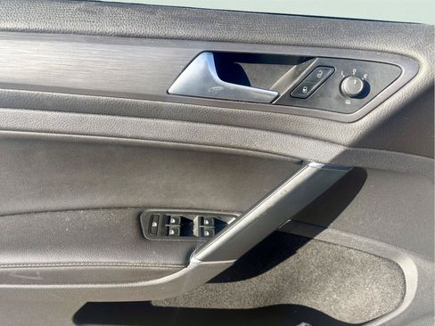 Used 2018 Volkswagen Golf SE FWD image 15