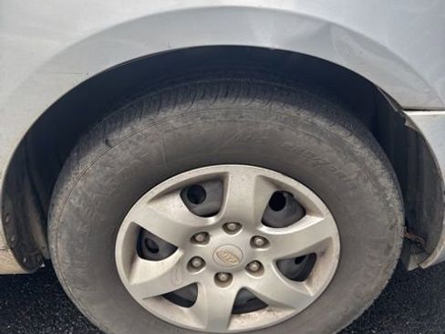 Used 2008 Kia Sedona LX image 7