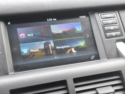 Used 2017 Land Rover Discovery Sport SE image 20