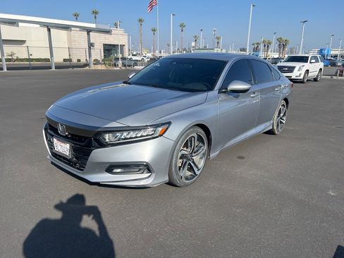 Used 2019 Honda Accord Sport image 2