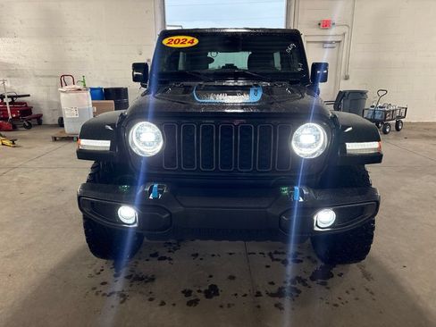 Used 2024 Jeep Wrangler Unlimited Rubicon 4xe AWD/4WD image 8