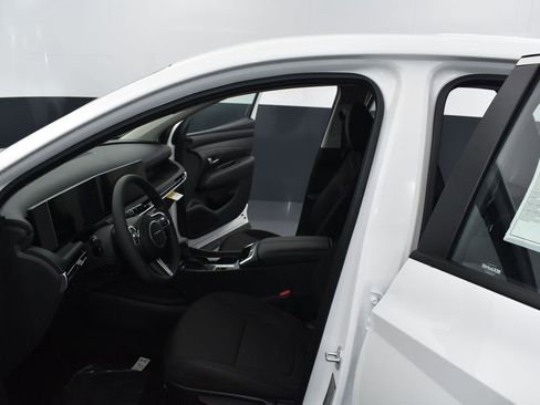 Used 2025 Hyundai Tucson SE image 11