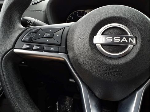 Used 2025 Nissan Sentra SV FWD image 17