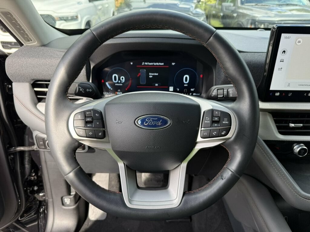 Used 2026 Ford Explorer Active w/ Active Comfort Package RWD image 5