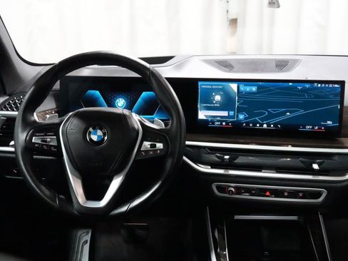 Used 2025 BMW X5 xDrive40i w/ Premium Package AWD/4WD image 3