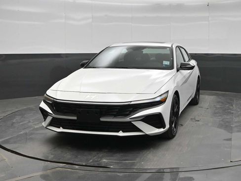 New 2026 Hyundai Elantra SEL Sport FWD image 3