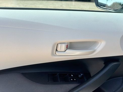 Used 2025 Toyota Corolla LE FWD image 9