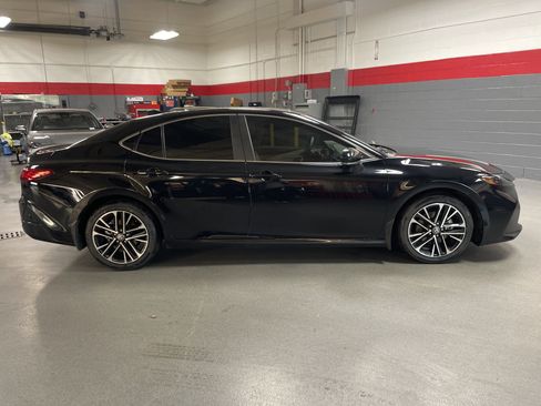 Used 2025 Toyota Camry XLE FWD image 11