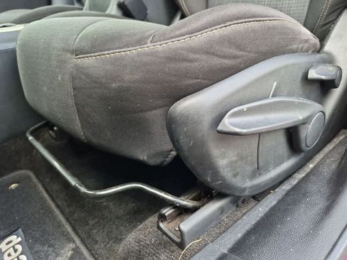 Used 2015 Jeep Cherokee Latitude FWD image 17
