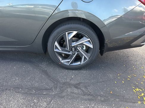 New 2025 Hyundai Elantra SEL image 12