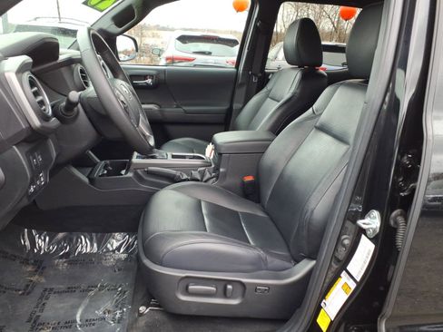 Certified 2023 Toyota Tacoma TRD Off-Road w/ TRD Premium Off Road Package image 14