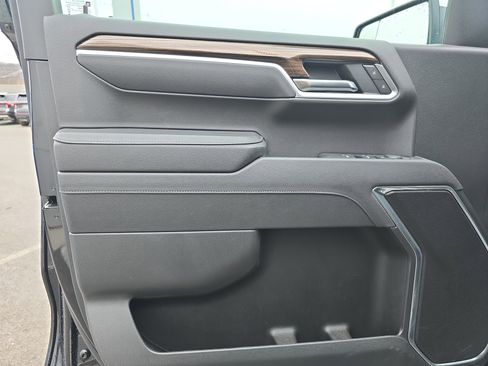 Used 2025 Chevrolet Silverado 1500 LT image 18