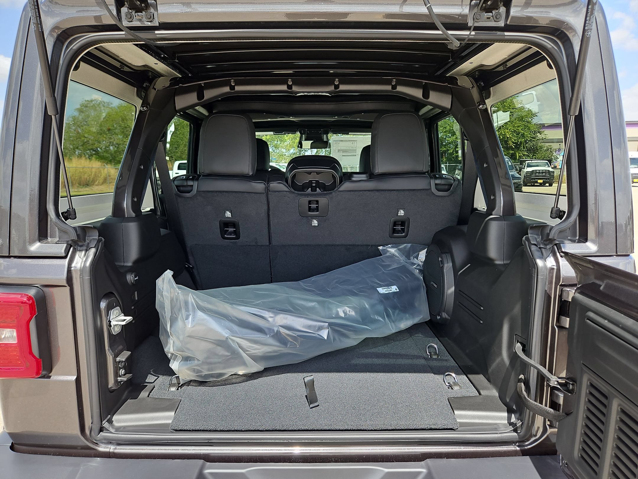 New 2027 Jeep Wrangler Unlimited Sahara AWD/4WD image 19