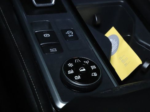 Used 2025 Nissan Pathfinder SV image 29