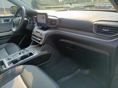 Used 2023 Ford Explorer XLT w/ Equipment Group 202A AWD/4WD image 18