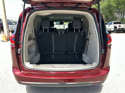 Used 2022 Chrysler Pacifica Touring-L AWD/4WD image 25