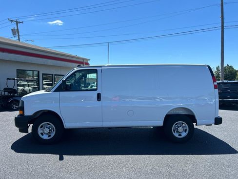 Used 2026 Chevrolet Express 2500 w/ Driver Convenience Package RWD image 8