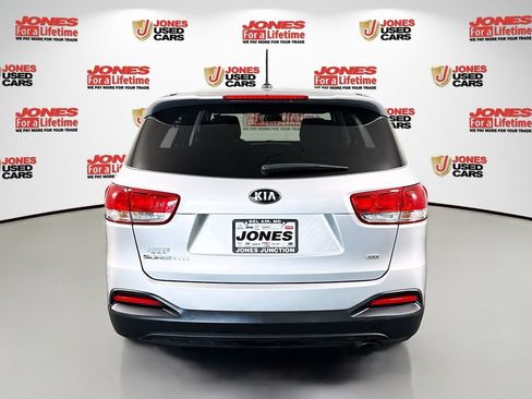 Used 2016 Kia Sorento L FWD image 12