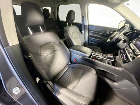 Used 2023 Nissan Pathfinder SV image 31