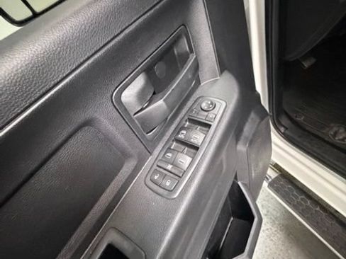 Used 2017 RAM 2500 Tradesman w/ Chrome Appearance Group AWD/4WD image 21