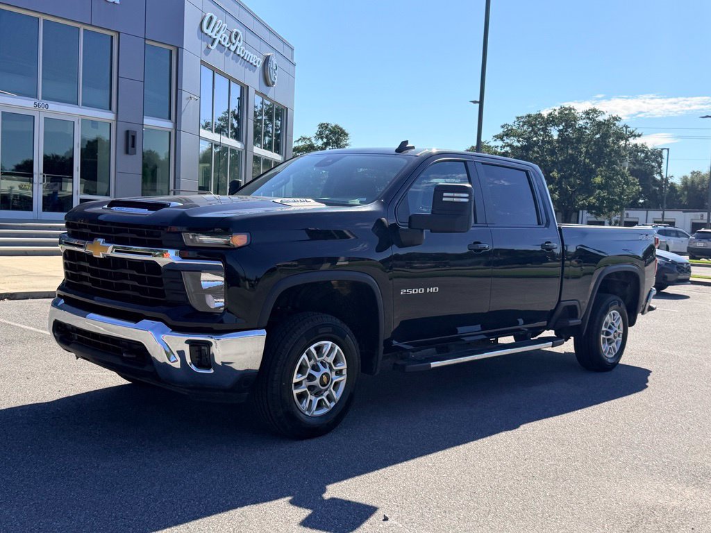 Used 2025 Chevrolet Silverado 2500 LT w/ Convenience Package AWD/4WD image 1