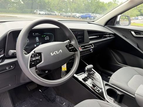 Certified 2025 Kia Niro LX FWD image 12